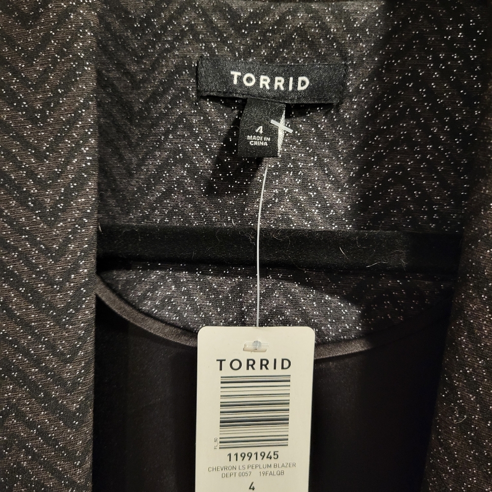 NWT TORRID Size 4 Studio Uptown Prem. Ponte Black Chevron Stretch Peplum Blazer - Picture 7 of 8
